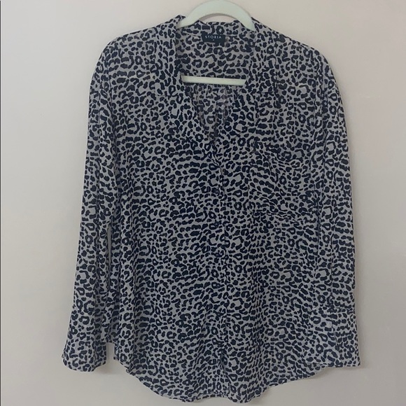 Storia Tops - Cheetah Collard Blouse